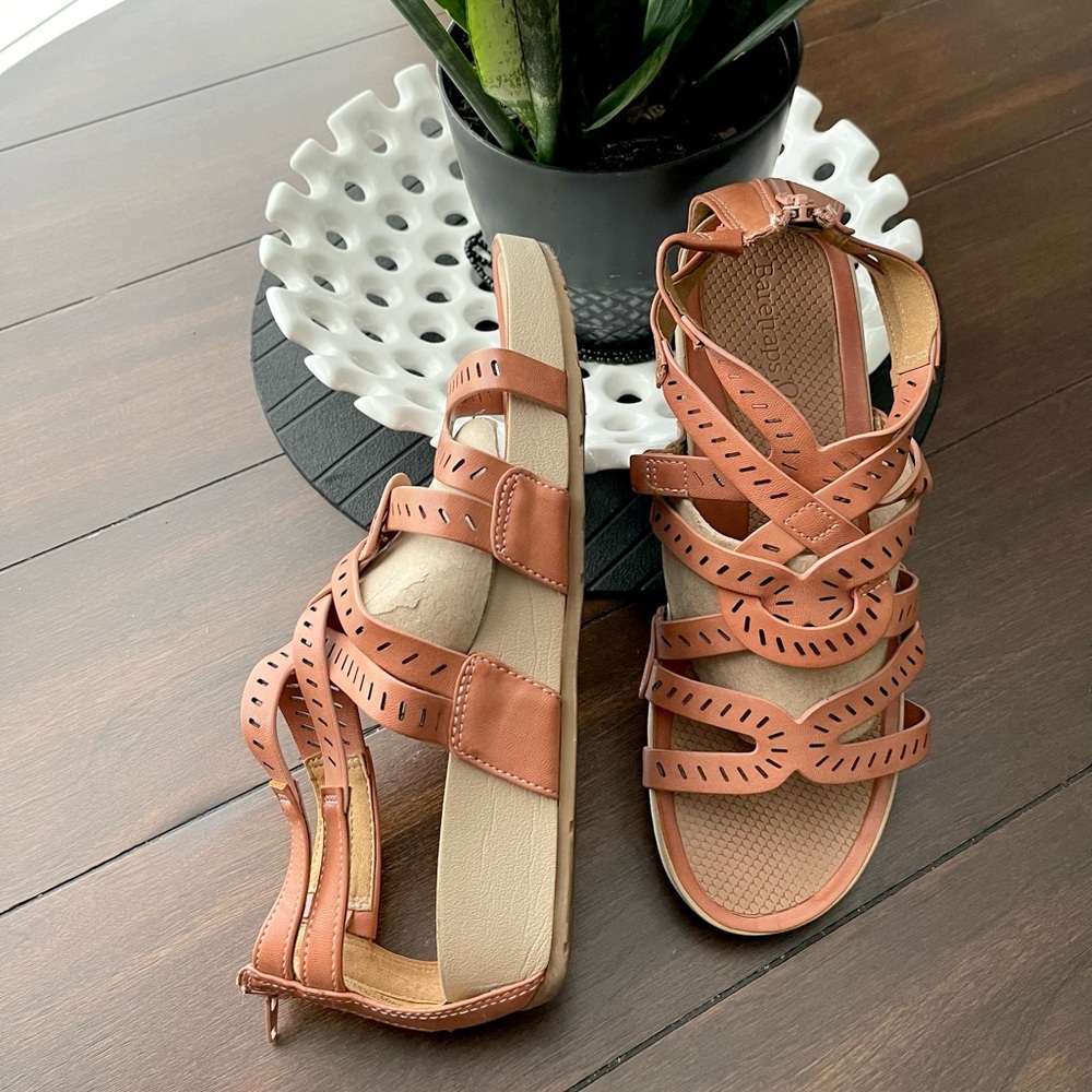 Baretraps Strappy Easy Zip Sz 10 Sandal